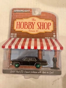 GREENLIGHT 1:64 1987 FORD LTD CROWN VICTORIA & MAN IN SUIT FIGURE 97100 E chase - Picture 1 of 2
