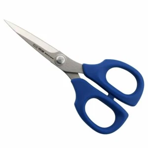 Tijeras de bordar y coser con tapa de seguridad con mango azul Kai V5135 de 5 1/2 pulgadas - Imagen 1 de 2