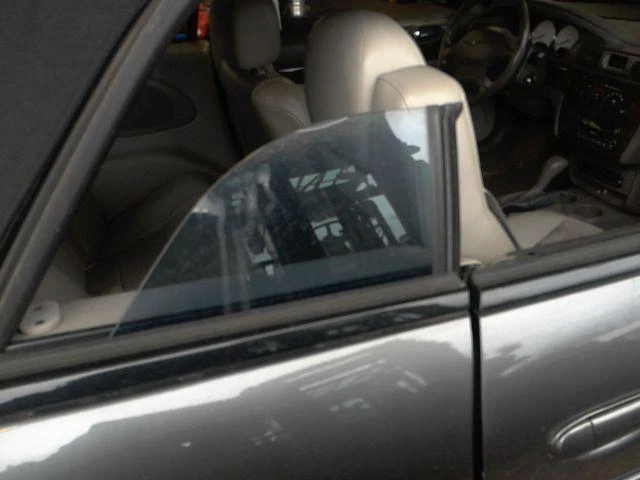 03 04 05 06 CHRYSLER SEBRING Cuarto de vidrio/ventana derecha conv vidrio tintado Foto 1 de 1