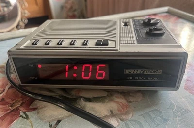 Vintage Spinney Tronic LED Clock Radio Alarm 2030S MW/LW Made in Hong Kong - Image 1 of 4