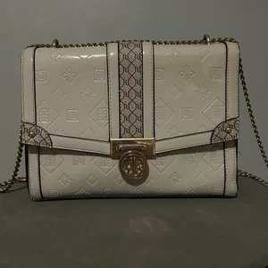 Grey Patent Shiny RIVER ISLAND Shoulder Crossbody Bag Handbag RRP £49.99 - Picture 1 of 6