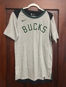 Nike Dri-fit Men's Milwaukee Bucks T-Shirt NBA Gray/Green/Black Size Small - Picture 1 of 2
