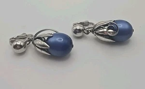 Orecchini clip lampadario lucite bagliore di luna vintage firmati Napier BLU - Foto 1 di 4