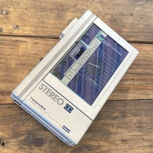 Lettore Cassette Portatile Toshiba KT-S1 Vintage Con Confezione Sintonizzatore Funzionante - Foto 1 di 16