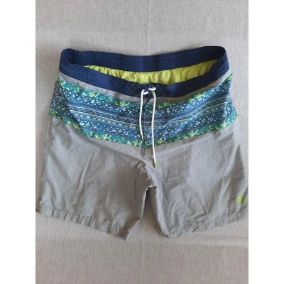 Tommy Bahama Hombres XXL Marlin Logo Board Shorts Gris/Verde Cordón Cintura Foto 1 de 4