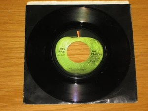 60s ROCK 45 RPM - THE BEATLES - APPLE 2276 - "HEY JUDE" + "REVOLUTION" - Picture 1 of 3