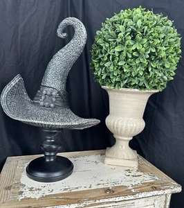 ¡NUEVO CON ETIQUETAS! Brujas Artesanas Sombrero de Bruja Estatua Halloween Decoración del Hogar 15”x 9” Negro/Plateado - Imagen 1 de 19