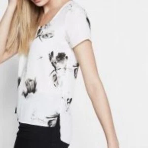 Express neu ohne Etikett klein creme geblümt schwarz grau High Low Kurzarm Bluse Frühling - Bild 1 von 7