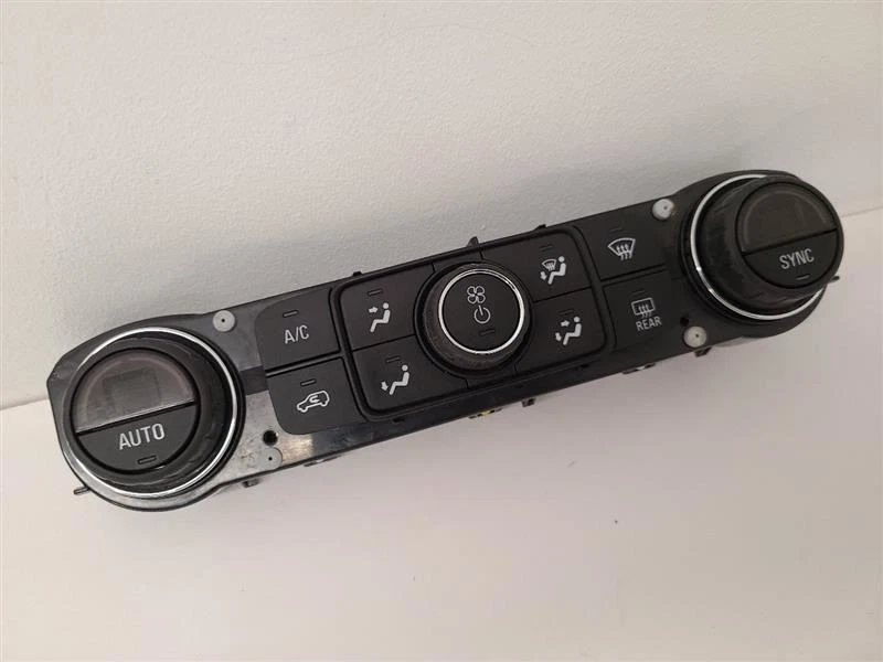 Control de temperatura para camioneta Chevrolet Silverado 2500 17-19 Opt CJ2 ID 84173748  Foto 1 de 4