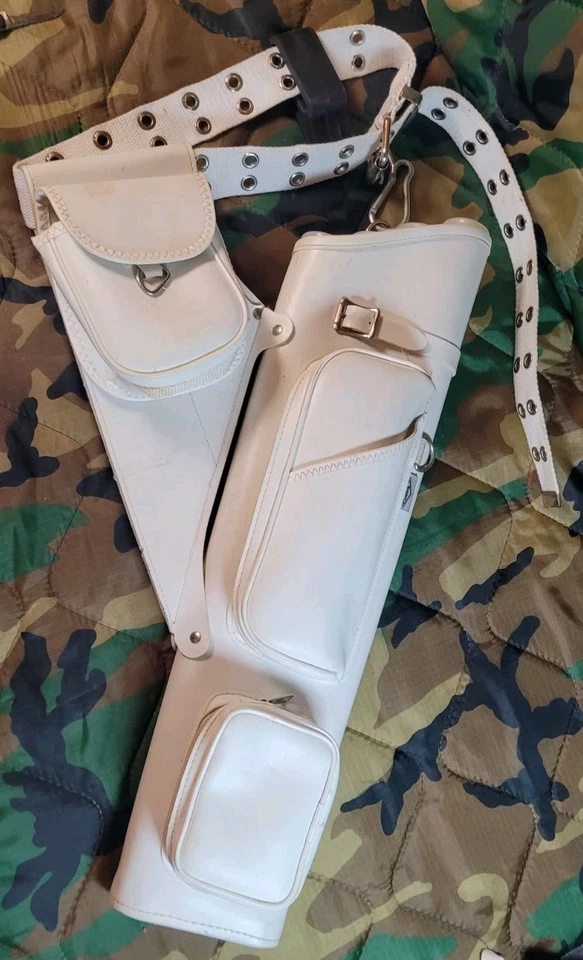 Large White Neet Arrow Quiever With Belt And Bow Clip 3 Pockets - Image 1 of 4