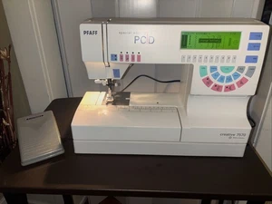 PFAFF 7570 Costura Creativa Edición Especial. Máquina de bordar PCB con pedal de cable de alimentación - Imagen 1 de 15
