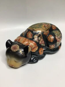 "Estatuilla de gato dormido de cerámica chinaiserie vintage pintada a mano dorada floral 9""" - Imagen 1 de 15
