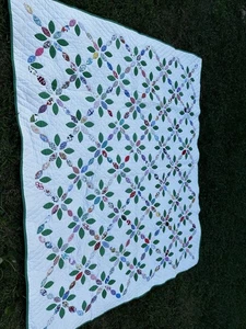 Beautiful Flower Pedal Handmade Antique Quilt 🌺 Estate See Size In Photo - Picture 1 of 23