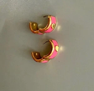 Authentic Kate Spade NY Pink Enamel / Gold Heart Huggie Hoop Earrings - Picture 1 of 12