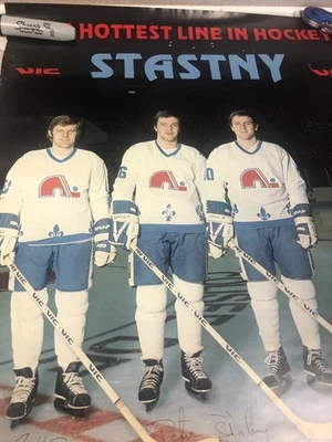 QUEBEC NORDIQUES STASTNY LOT AUTO PHOTOS MAGAZINE YEAR BOOK PETER ANTON MARIAN - Image 1 of 4