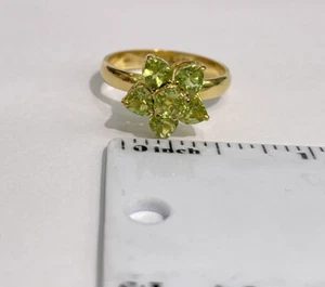 14k Solid Yellow Gold Small Flower Ring, Natural Peridot. Sz 7.25. 3.12 Grams - Picture 1 of 6