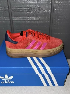 Nuevo Adidas Gazelle Negrita Plataforma Rojo con Acentos Rosa Talla 7 Hombre 9 Mujer Foto 1 de 4