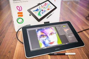 Tablette graphique Wacom One 13,3 pouces - Noir (DTC133W0B) comme neuve - Photo 1/11