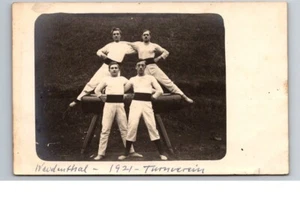 Gimnastas Turnverein Movimiento Gimnasia, Weidenthal Alemania 1921 RPPC Postal - Imagen 1 de 2