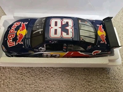 Brian Vickers 83 Red Bull 2009 1/24 Lionel Nascar diecast 1/1569 cot raro Foto 1 de 4