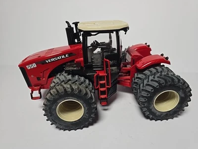 Trattore 4x4 1/32 Versatile 550 Con Duali, Edizione Introduttiva 2013 - Immagine 1 di 4