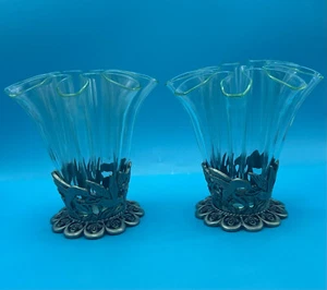 Vintage Brass and Ruffled Glass Vase Humming Bird. - Picture 1 of 4