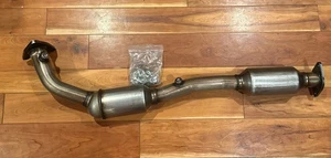 Right Side Catalytic Converter for Toyota Tundra 2007-2019 Sequoia V8 4.6L 5.7L - Picture 1 of 12