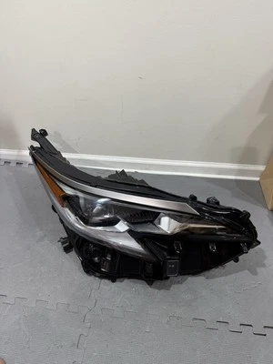 FARO LED LADO DERECHO AFS 2021-2024 TOYOTA SIENNA OEM USADO 8111008130 Foto 1 de 4