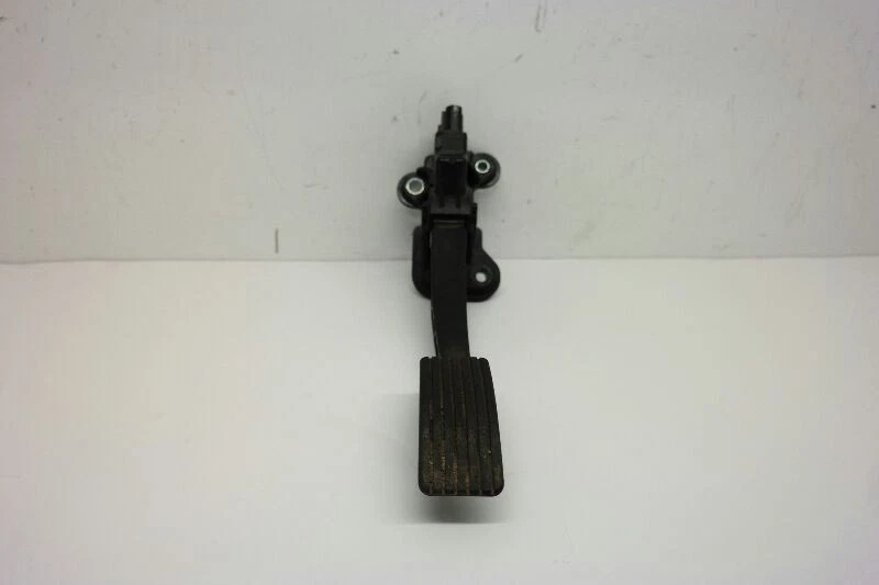 2014 Dodge Avenger Gas Accelerator Pedal  - Image 1 of 4