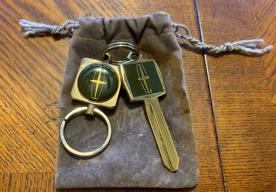 Lincoln Continental Mark III, IV, V, VI Uncut Key Diamond Collectors Town Car - Image 1 of 4