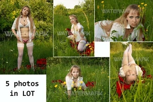 Set 5 in 1 Photo Sexy Blonde Big Breasts on Grass Risque Original Paper 13*18 cm - Picture 1 of 6