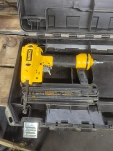 Dewalt D51238 5/8"- 2" 18 Gauge Pneumatic Air Brad Nailer Nail Gun - EUC - Picture 1 of 5
