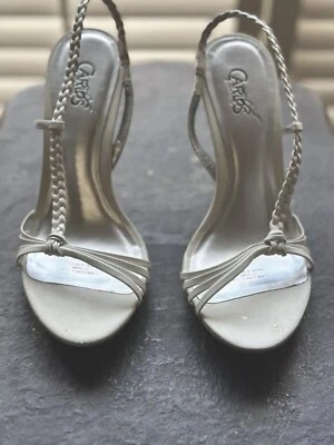 Tacones blancos para mujer Carlos Santana talla 7 1/2 Foto 1 de 4