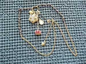 Collana Betsey Johnson NUOVA ciondolo a grappolo cristalli scintillanti corona di volpe cuore - Foto 1 di 4