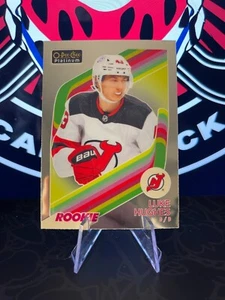 Tarjeta de novato 2023-24 O-Pee-Chee platino variación retro #R-66 Luke Hughes Devils - Imagen 1 de 2