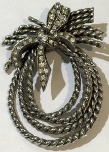 Broche de cinta abstracta de diamantes de imitación de esfinge sin firmar de colección años 60 - Imagen 1 de 3