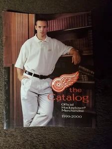 1999/2000 Detroit Red Wings Merchandise Katalog - Steve Yzerman Sehr guter Zustand L@@K! - Bild 1 von 2