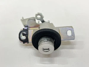 Toyota Camry 2021 llaves/pestillos/cerraduras 69055-06160 - Imagen 1 de 5
