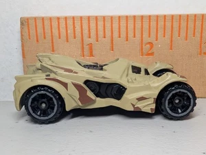 Hot Wheels Batman Arkham Knight Batmobile Diecast Auto - Camouflage - Bild 1 von 10