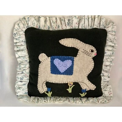 Винтажная пасхальная подушка кролик подушка с оборками 13 x 15 дюймов - Изображение 1 из 4