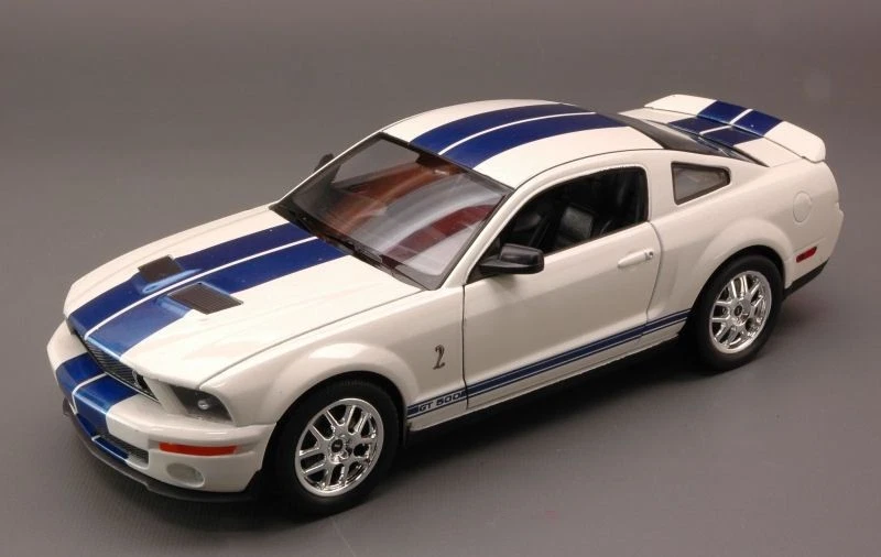 Welly WE1543 SHELBY COBRA GT 500 2007 WHITE W/BLUE STRIPES 1:24 Modellino - Immagine 1 di 1