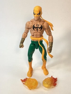 Figura de acción suelta Iron Fist de Marvel Legends cómics clásicos retro defensores Foto 1 de 2