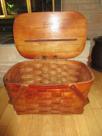 Vintage 1940/1950’s Wov-N-Wood - by Jerywil Picnic Basket 18" x 11¾" x 9" Cover