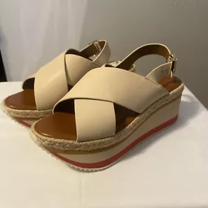 Enzo Angiolini Eva sandalo con zeppa, donna taglia 9,5 M, cipria, nuovo prezzo al pubblico $70 - Foto 1 di 9
