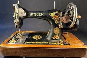 Singer 1915 Hand Crank Sewing Machine Cast Iron Beautifully Decorative - Picture 1 of 18