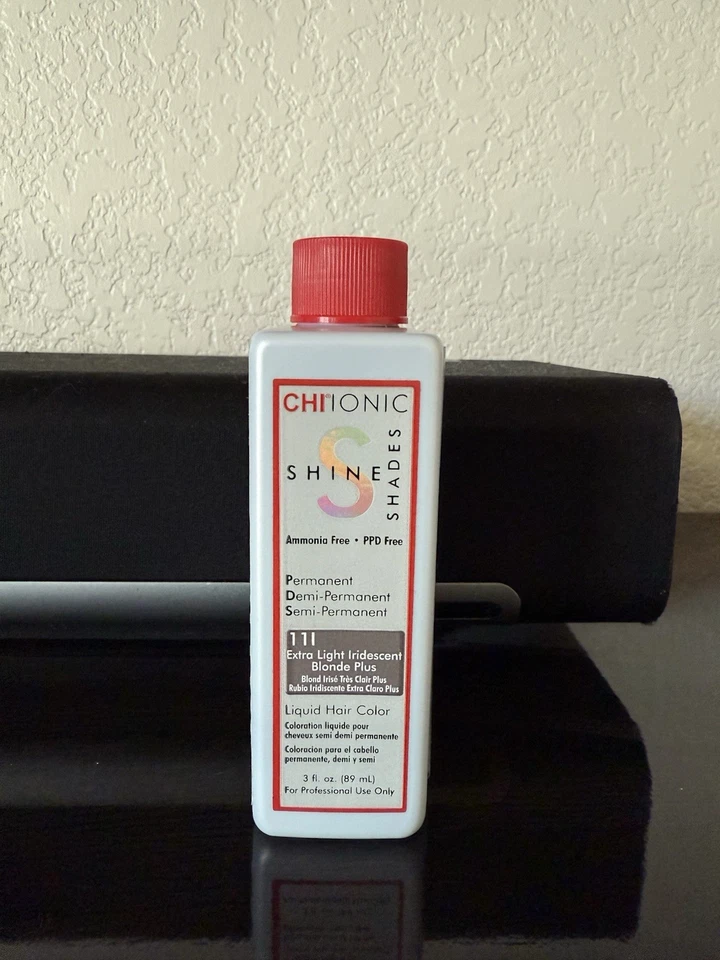 Color de cabello líquido Chi Ionic Shine 11I extra claro iridiscente, rubio más (3 oz) Foto 1 de 1