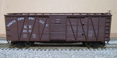HO Accurail Northern Pacific NP 40' OB Steel Door Boxcar (RTR) w/MWKD - Image 1 of 4