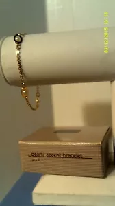 RARE VTG 1992 AVON PEARLY ACCENT BRACELET-NEW IN BOX- FREE SHIPPING - Picture 1 of 2