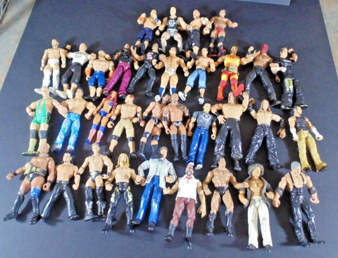 Lot of 33 Action Figures WWE Wrestlers 1998-2017 Jakks Toy Biz Mattel 2 Belts Cover