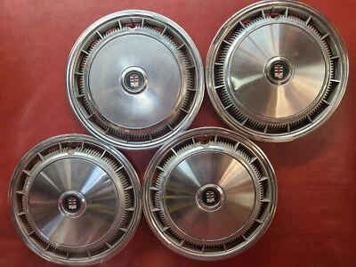 Dodge Diplomat Plymouth Le Baron 1977-1981 tapacubos de pasajeros bonito juego de 4 Foto 1 de 4